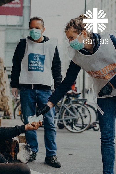 dois voluntários da Caritas Portuguesa