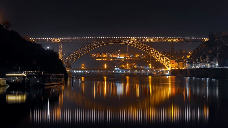 Passeio de Barco Pelo Rio Douro à noite