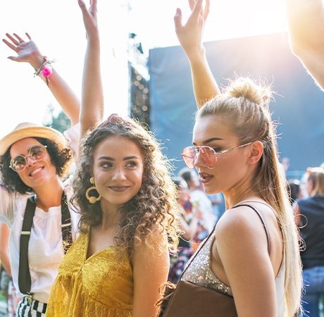 Looks de festivais: inspirações para ele e para ela